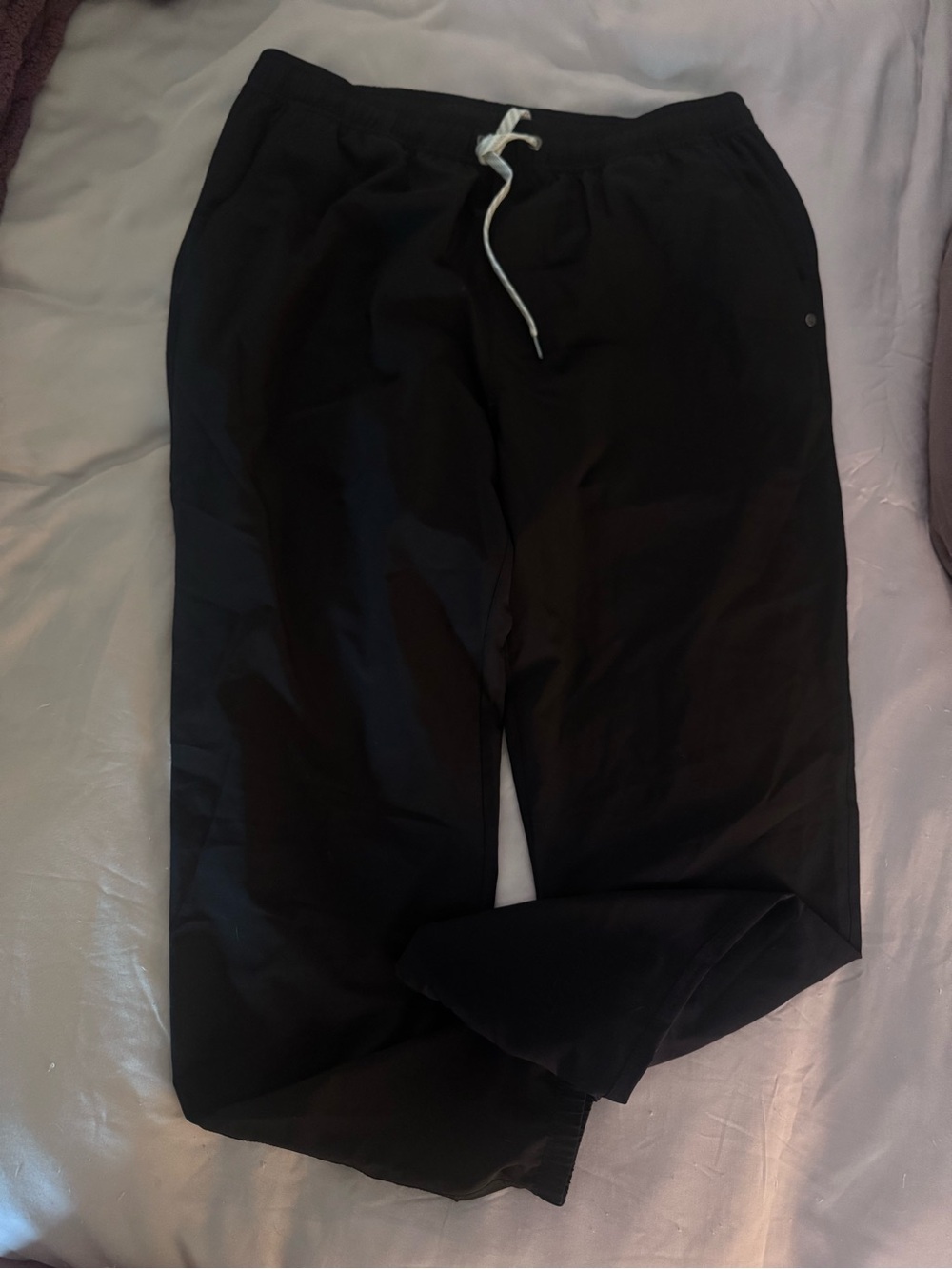 Vuori Black Sweatpants with Contrast Drawstring